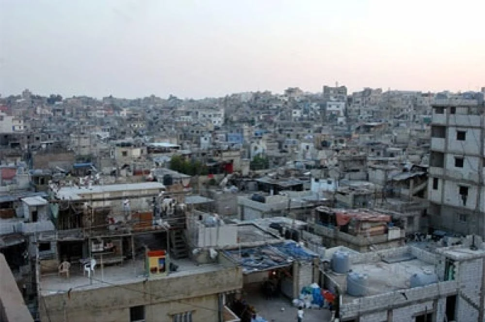 مخيم فلسطيني 2 لبنان ومعضلة السلاح: عباس ينهي أزمة الـ 57 عاماً؟