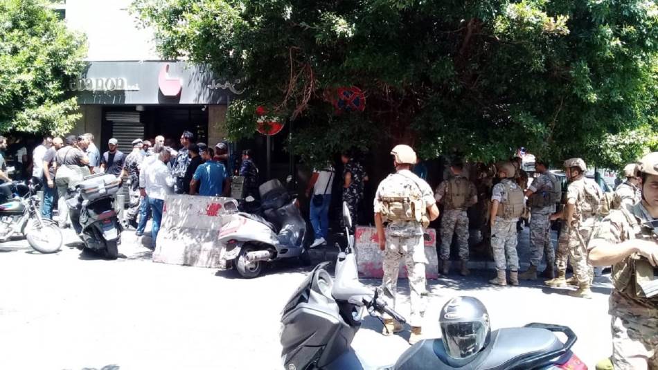 مصرف حشود مصارف مفلسة… تبيع عقاراتها لسداد رواتب موظفيها