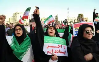 إيرانيون يحتفلون بوقف إطلاق النار بين إيران وإسرائيل