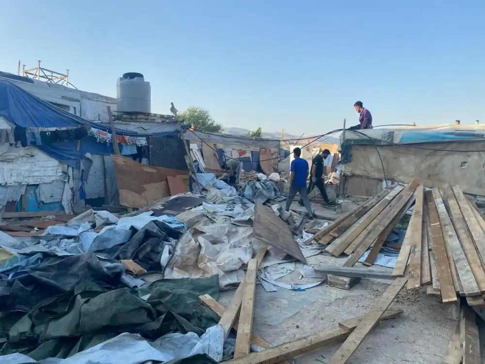 ازالة مخيم مخالف للسوريين ازالة مخيم مخالف للسوريين