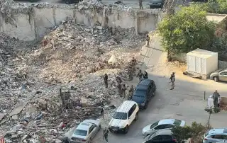 الجيش اللبناني يكشف على مبنى مدمر في الضاحية