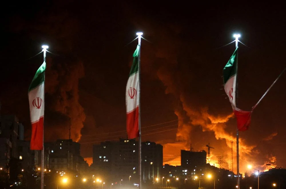 ايران علم7 “الحزب” ونظام إيران: ولدا معًا وينتهيان معًا؟