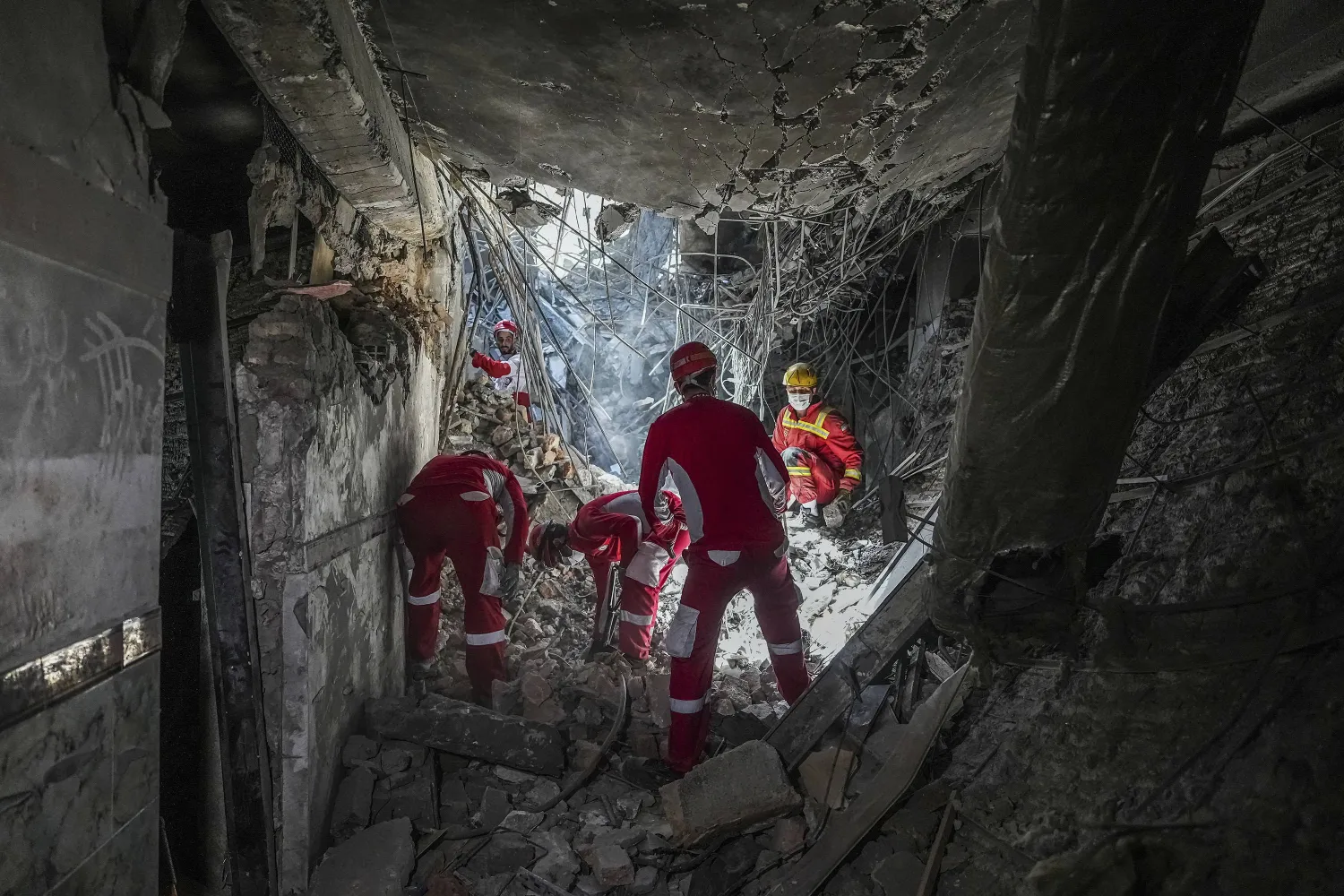 سجن إيفين بطهران 71 قتيلا حصيلة هجوم إسرائيل على أشهر سجون إيران