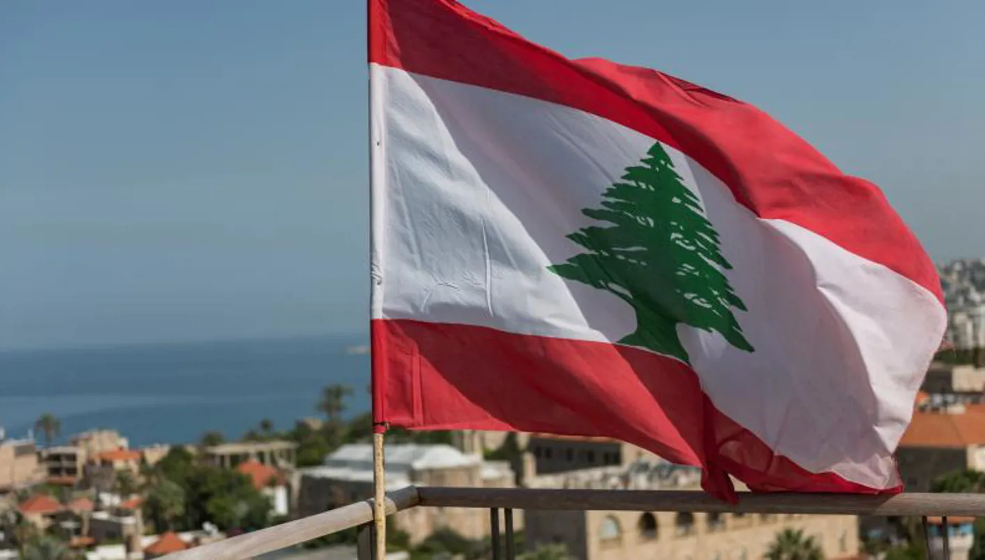 علم لبنان 7