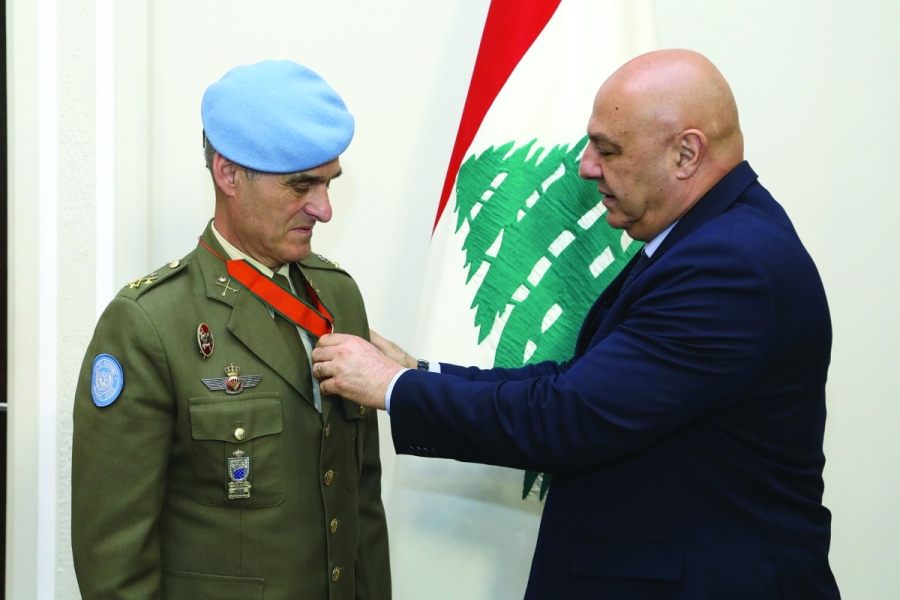عون لازارو وسام