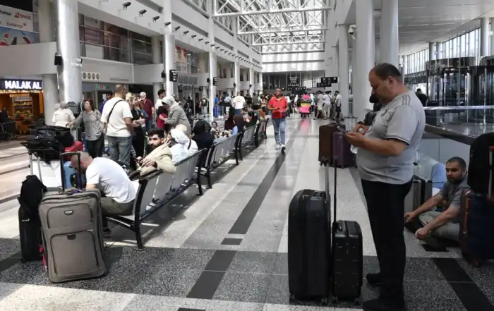مطار بيروت مسافرون