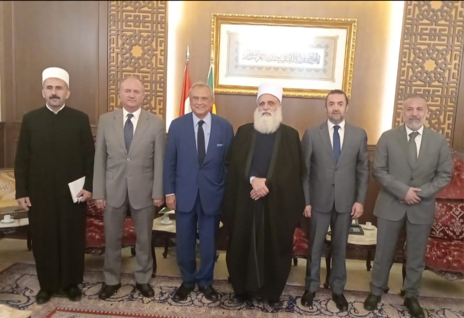حبيب يستكمل جولته بلقاء أبي المنى