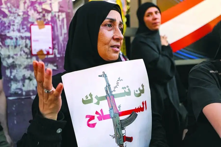 امراة لن نترك السلاح