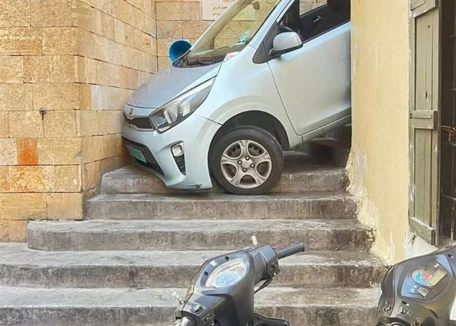 غوغل مابس توصل سيارة إلى درج