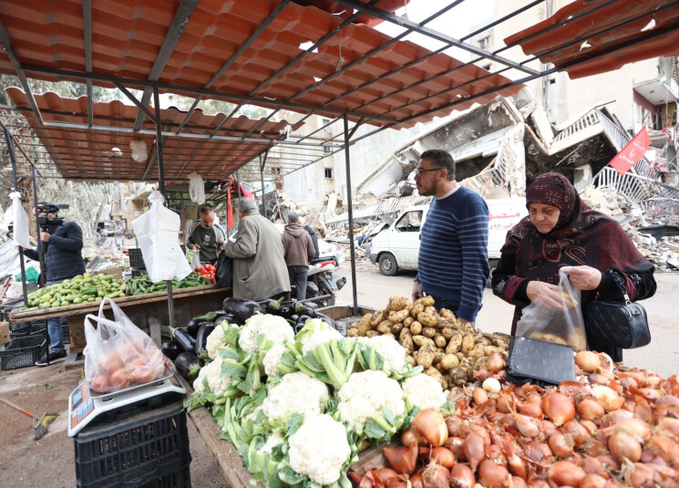 سوق خضار التداعيات الإقتصادية بعد الحرب بين إيران وإسرائيل
