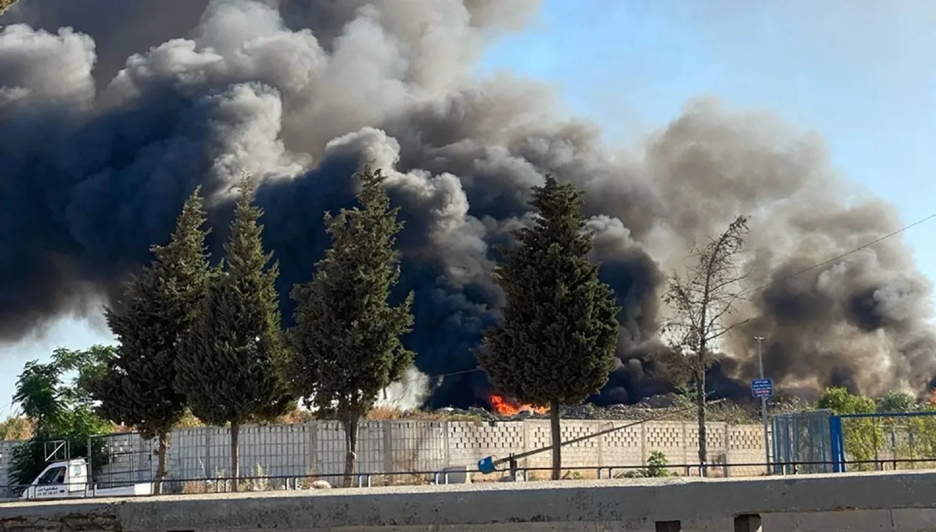 الحرائق المتكررة تخنق طرابلس والرادع غائب