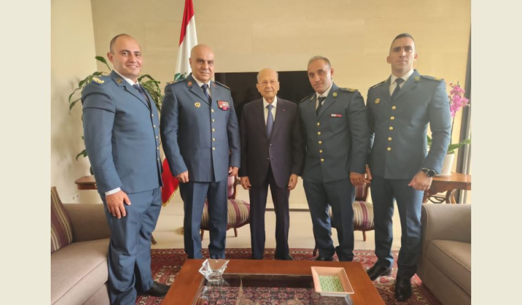 ميشال عون استقبل وفدا عسكريا مهنئاً بعيد الجيش