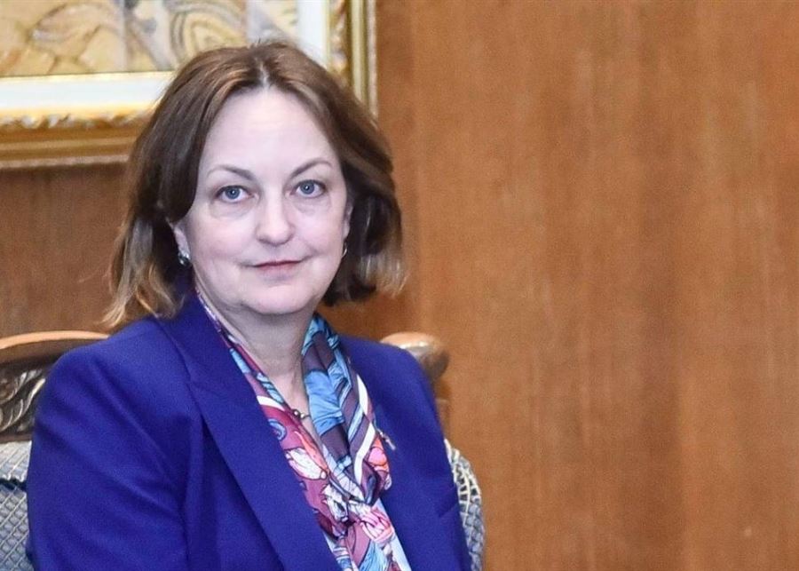 ليزا جونسون وشم “لبنان” على ذراع السفيرة الأميركية