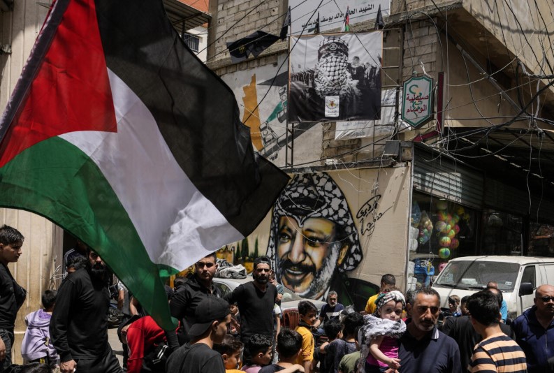 مخيم فلسطيني3 سلاح المخيّمات خطّ دفاع أوّل عن سلاح “الحزب”؟