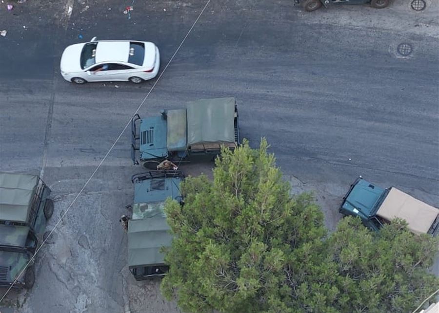 بالفيديو- مداهمة للجيش في المنصورية وتوقيف عدد من السوريين