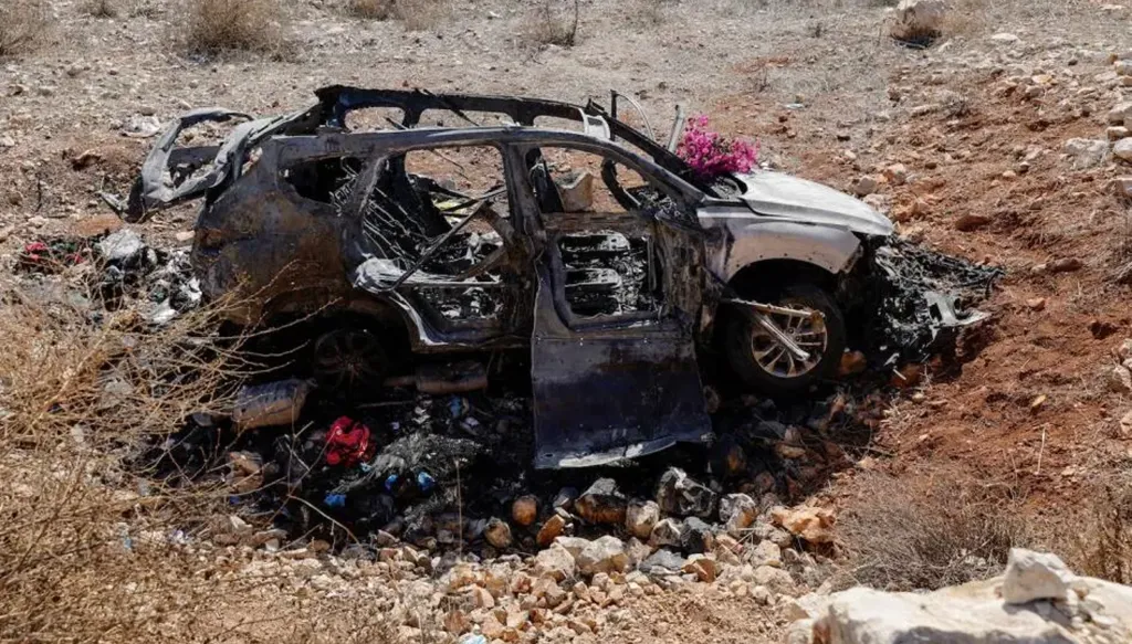 202311mena_lebanon_airstrike_car_153018_large باريس تستبعد قراراً لبنانياً بنزع سلاح “الحزب” وليست قلقة من هجوم إسرائيلي