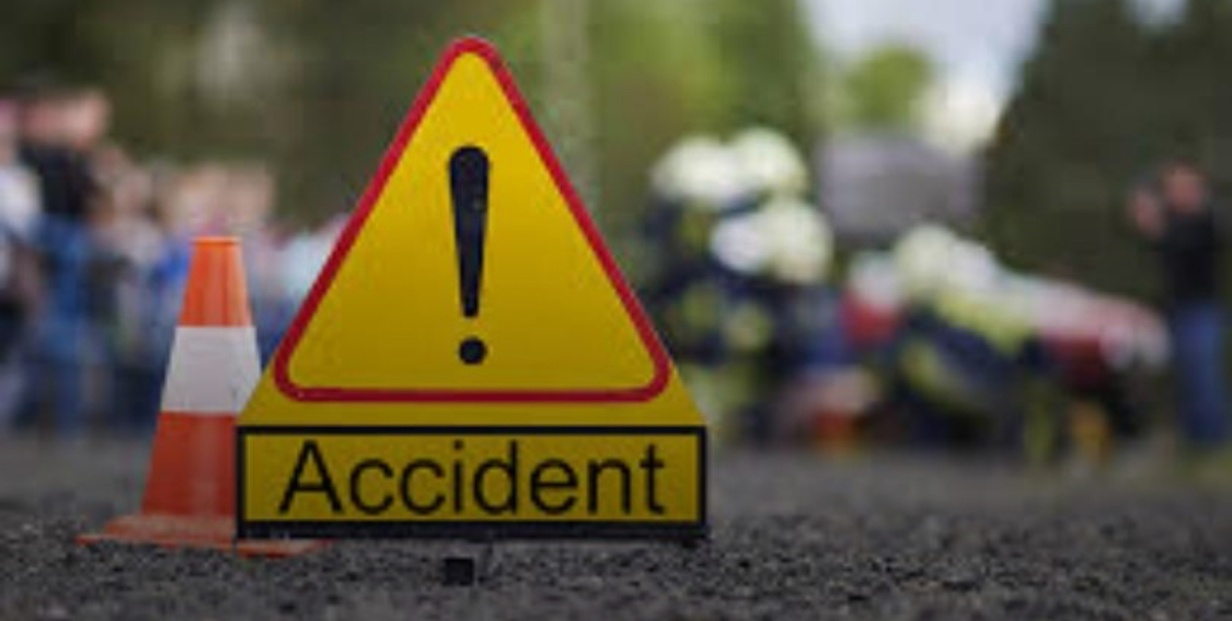 قتيل وجريحان في حادث سير…