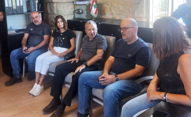 باسيل زار بلدية بشعله داعمًا ومطمئنًا بعد الحريق الكبير بأحراج البلدة أمس