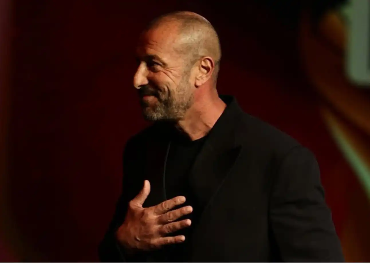 Untitled design_20250816_003037_0000