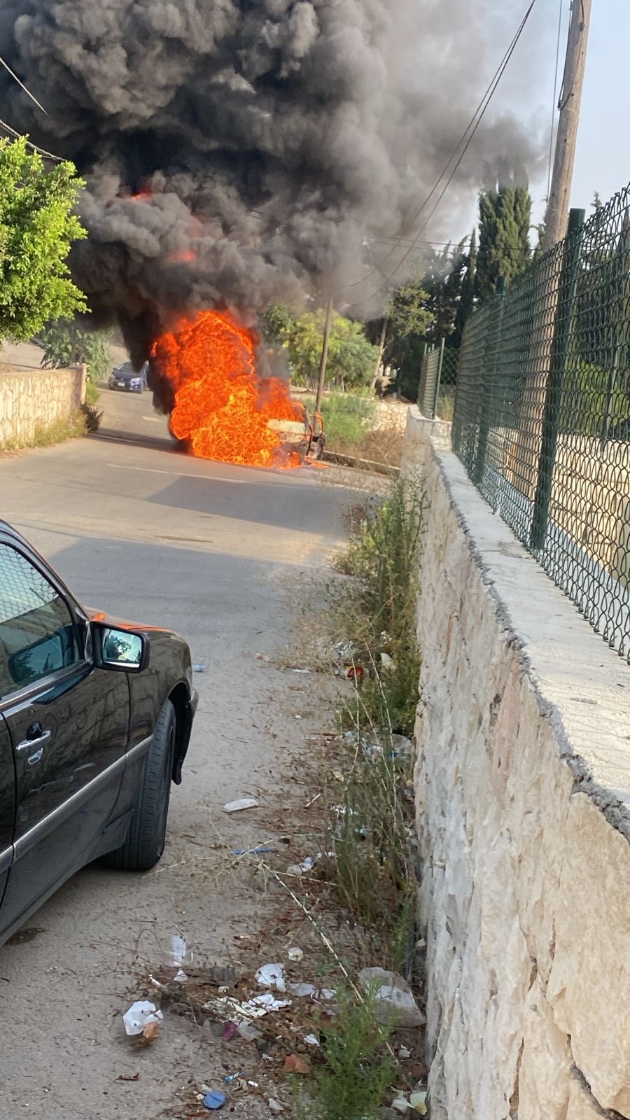احتراق سيارة بسبب احتكاك كهربائي