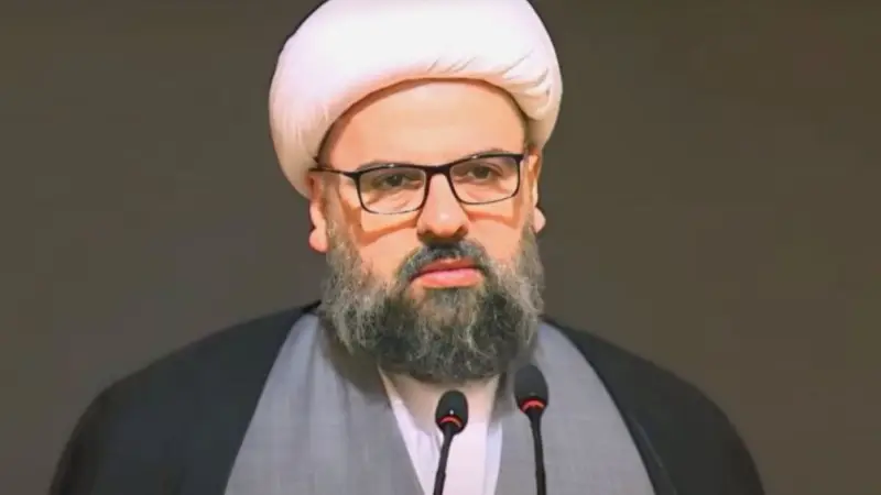 موسى الصدر أضرب عن الطعام احتجاجًا على الحرب الأهلية وأحمد قبلان يدفع في اتجاه الحرب الأهلية: مُفتٍ ممتاز