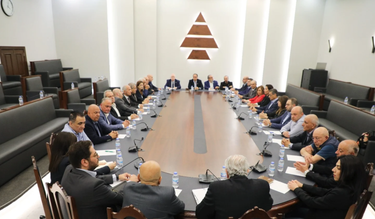 الكتائب رفض تهديدات الحزب ودان التدخل الإيراني