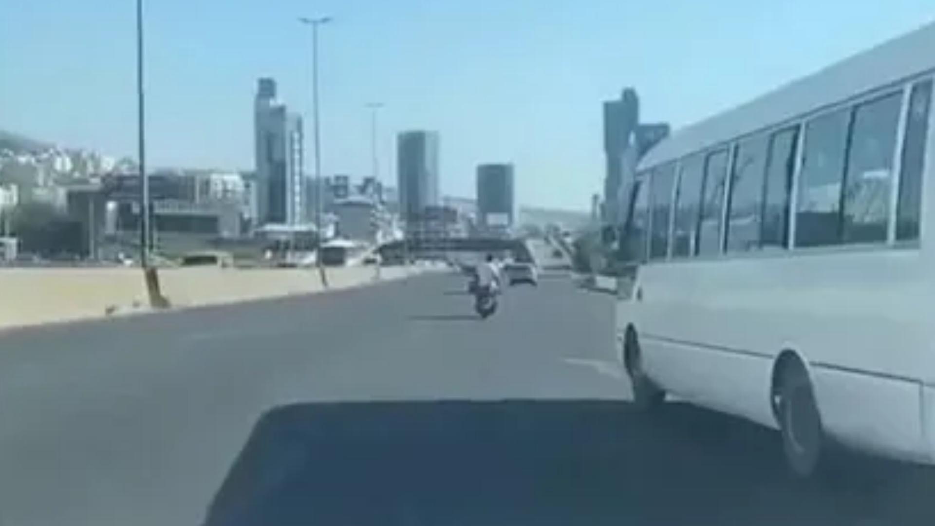 قطع أوتوستراد الضبية، والسبب؟