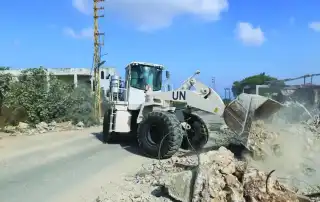 جرافة تابعة لـ اليونيفيل