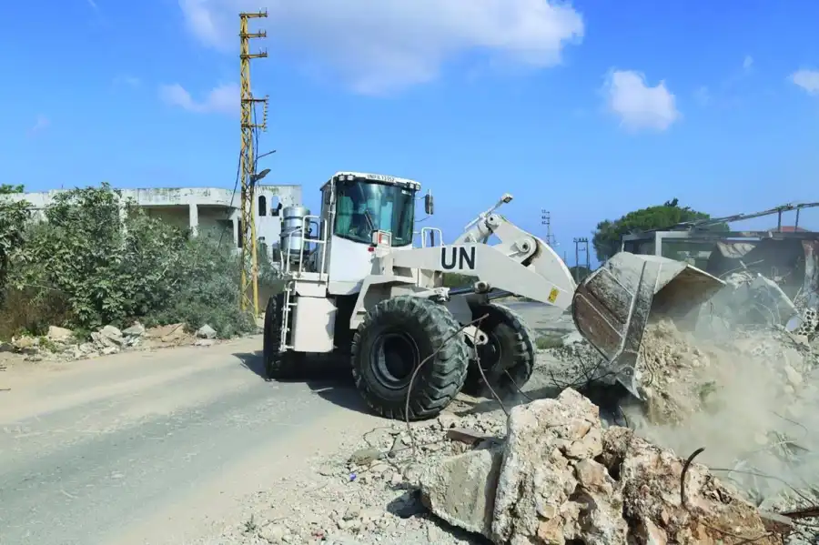 جرافة تابعة لـ اليونيفيل