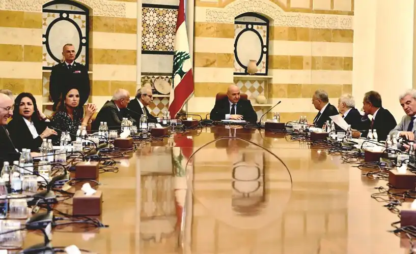 تعقيد المساعي وتحول الجلسة الحكومية إلى محطة فاصلة