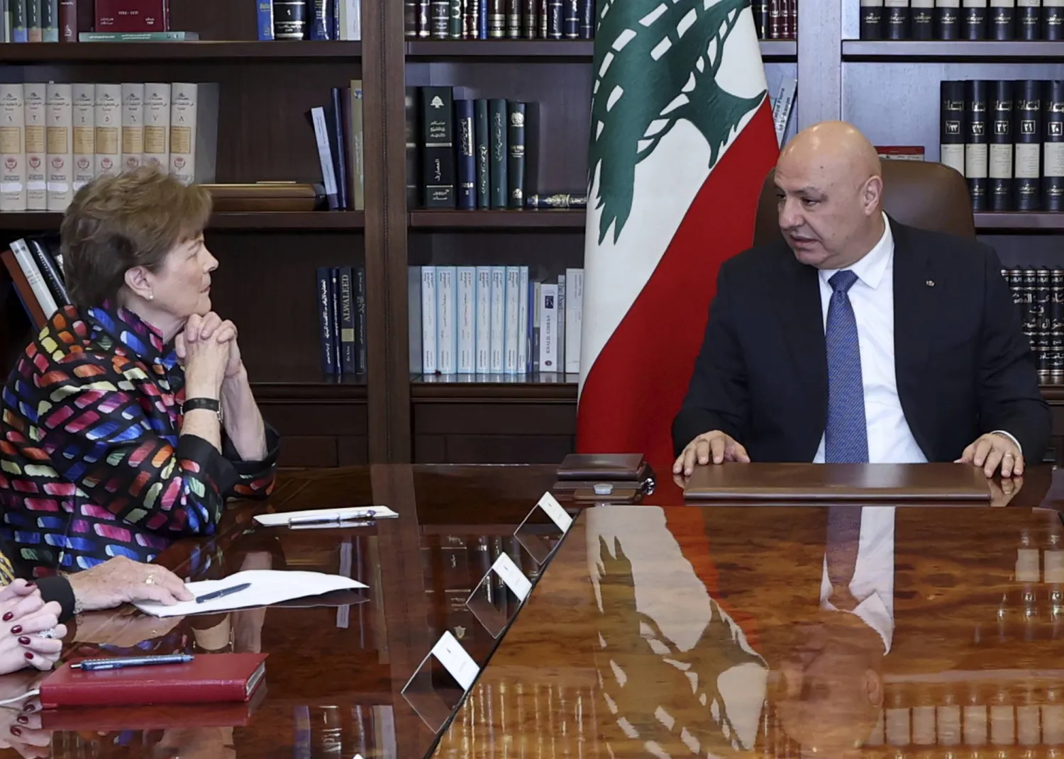 عون الوفد الاميركي شاهين لقاءات الوفد الأميركي في بيروت تكرس منهج «خطوة مقابل خطوة»
