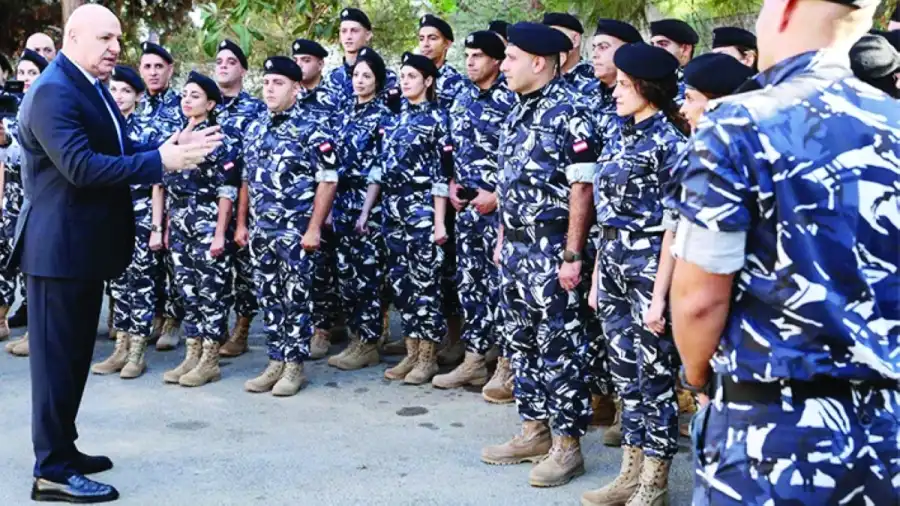 عون متحدثاً إلى عناصر سرية حرس رئاسة الجمهورية