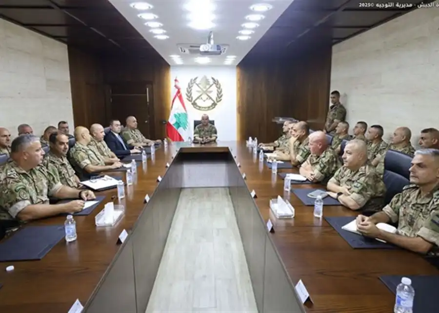 قد قائد الجيش العماد رودولف هيكل في اليرزة اجتماعًا استثنائيًّا، حضره أركان القيادة وقادة الوحدات والأفواج العملانية، وعدد من الضباط،1 قد قائد الجيش العماد رودولف هيكل في اليرزة اجتماعًا استثنائيًّا، حضره أركان القيادة وقادة الوحدات والأفواج العملانية، وعدد من الضباط،