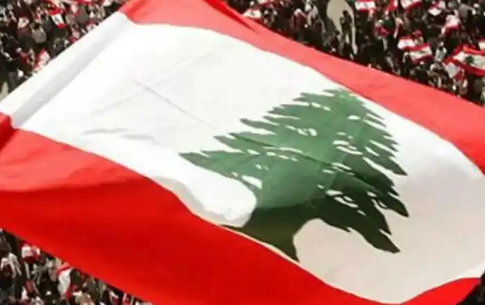 لبنان علم كبير