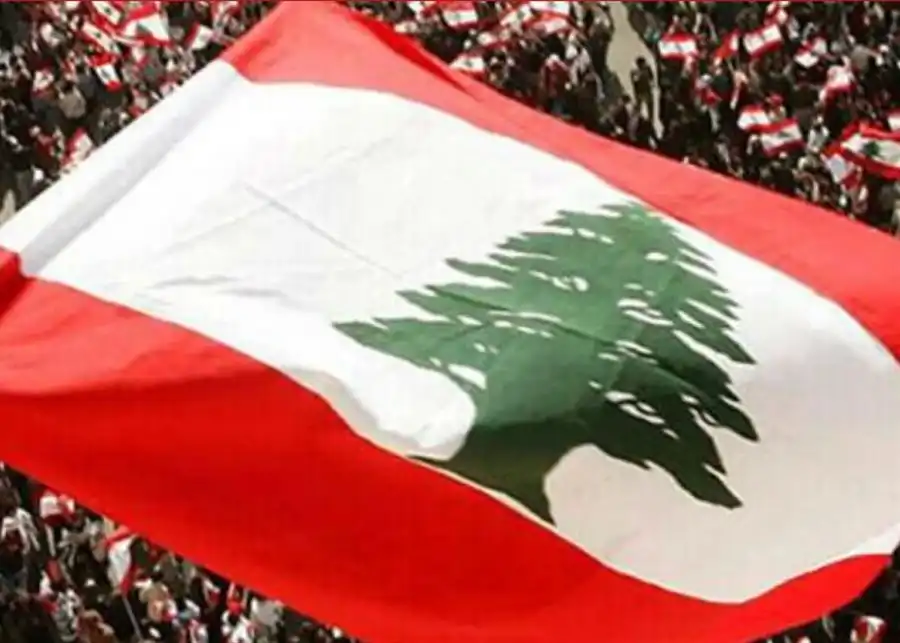 لبنان علم كبير