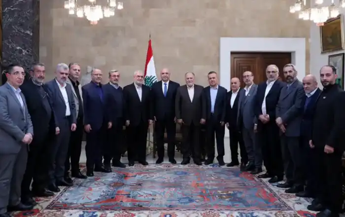 نواب حزب الله مع عون