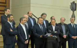 نواب معارضة للحزب