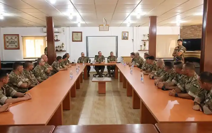 هيكل مع فوج الهندسة