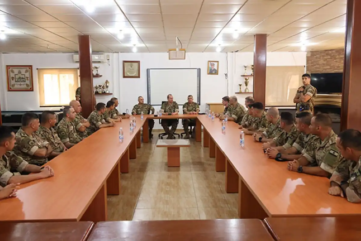 هيكل مع فوج الهندسة