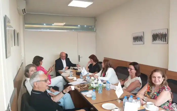 البخاش محذرًا من منتحلي صفة عاملين في مجالات صحية : لمكافحة هذه الظاهرة الخطرة.