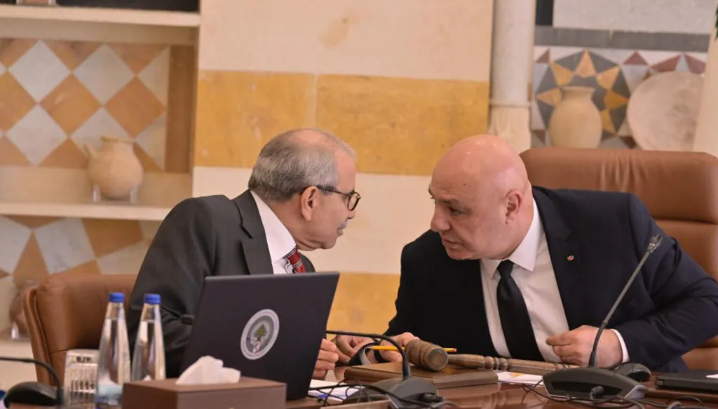 لودريان يحمل اتجاهات مشجّعة فرنسية وسعودية… “طحشة” حكومية في قرارات الكهرباء والاتصالات