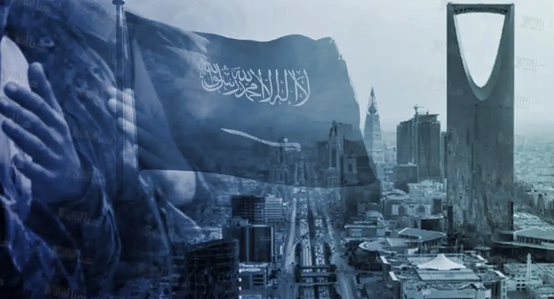 إذا كان هناك من “خلافات” فالأمر منوط بالدولتين، لبنان والمملكة، أما أن يقفز الشيخ قاسم فوق الدولة، فهذا تأكيد جديد على أنّ الحزب لم يستخلص العبر من السنتين الماضيتينن ويتصرف وكأنّ أيّ تغيير لم يحدث خصوصًا بعد خياره الإنتحاري بالمشاركة في حرب “طوفان الأقصى” عبر الانخراط في الإسناد والمشاغلة كتب جان الفغالي لـ”هنا لبنان”: مازال الأمين العام لحزب الله يتصرف وفق سردية أنه مازال “دولة”، ويتعاطى مع الداخل والخرج على هذا الاساس. أمس أستعاد هذه “السردية”، فخاطب المملكة العربية السعودية “من دولة إلى دولة”، قافزًا فوق الأعراف والأصوال الديبلوماسية، ومتجاوزًا الدولة اللبنانية. الشيخ قاسم دعا المملكة العربية السعودية إلى “فتح صفحة جديدة مع المقاومة ضمن أسس محددة، تشمل: حوار يعالج الإشكالات ويجيب عن المخاوف ويؤمن المصالح. ويجب أن يبنى على أن إسرائيل هي العدو وليست المقاومة. تجميد الخلافات التي مرت في الماضي على الأقل في هذه المرحلة الاستثنائية من أجل مواجهة ولجم إسرائيل.التأكيد أن سلاح المقاومة موجه ضد العدو الإسرائيلي وليس لبنان ولا السعودية ولا أي جهة في العالم”. من خلال قراءة ما سبق، يمكن استخلاص ما يلي: يعيش حزب الله حالة إنكار للواقع الذي هو فيه، فمسألة حصر السلاح بيد الدولة اللبنانية هو مطلب دولي وعلى رأس المطالبين الولايات المتحدة الأميركية، ومطلب عربي وعلى رأس المطالبين المملكة العربية السعودية، يُدرِك الشيخ قاسم هذه الحقيقة لكنه يتثرف عكسها فلا يتوانى عن القول أن ” سلاح المقاومة موجه ضد العدو الإسرائيلي وليس لبنان ولا السعودية ولا أي جهة في العالم”. وكأنه يريد أن يقول ” إن سلاح المقاومة باقٍ ” ويحدد ضد مًن هو موجَّه. الأنطباع الثاني أن حزب الله هو الذي يطلب من السعودية “فتح صفحة جديدة” مع المقاومة، وكأنه يريد أن يقول إن على المملكة أن تفتح حوارً معه! الأنطباع الثالث، حديثه عن ” تجميد الخلافات التي مرت في الماضي على الأقل في هذه المرحلة الاستثنائية”، وبهذا يعترف حزب الله بان لديه خلافات مع حزب الله يريد “تجميدها” وليس حلَّها! السؤال الذي يطرح نفسه هنا هو: ما هو نوع “خلافات” الحزب مع المملكة العربية السعودية؟ لماذا لم يُسمِّها الشيخ قاسم؟ الا يحق للرأي العام، من باب الشفافية، ان يطَّلع عليها؟ الجميع يعلم أن ملف “خلافات” حزب الله مع المملكة ليس من النوع الذي يقبل “التجميد” ، وكأن الحزب يريد لهذه “الخلافات” أن تبقى لتكون سيفًا مسلطًا على المملكة، وما كان يُعرَف بالأبتزاز الذي كان يمارسه الحزب في حق المملكة. كما أن هناك ملفًا خلافيًا كبيرًا وهو تهريب الكابتاغون إلى المملكة، بدليل أن عمليات ضبط الكميات الهائلة في لبنان تمت بتعاون أمني جاد بين لبنان والمملكة، وأثمر كشفًا لملايين حبات الكبتاغون. هل هذا ما يريد الشيخ نعيم قاسم تجميده؟ إذا كان هناك من “خلافات” فالأمر منوط بالدولتين، لبنان والمملكة، أما أن يقفز الشيخ قاسم فوق الدولة، فهذا تأكيد جديد على ان الحزب لم يستخلص العبر من السنتين الماضيتينن ويتصرف وكأن أي تغيير لم يحدث خصوصًا بعد خياره الإنتحاري بالمشاركة في حرب “طوفان الأقصى” عبر الأنخراط في الإسناد والمشاغلة.