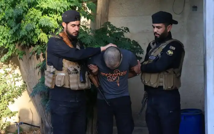 اعتقال عناصر من حزب الله سوريا