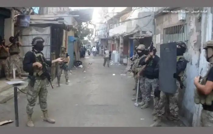 الجيش اللبناني خلال العملية في مخيم شاتيلا