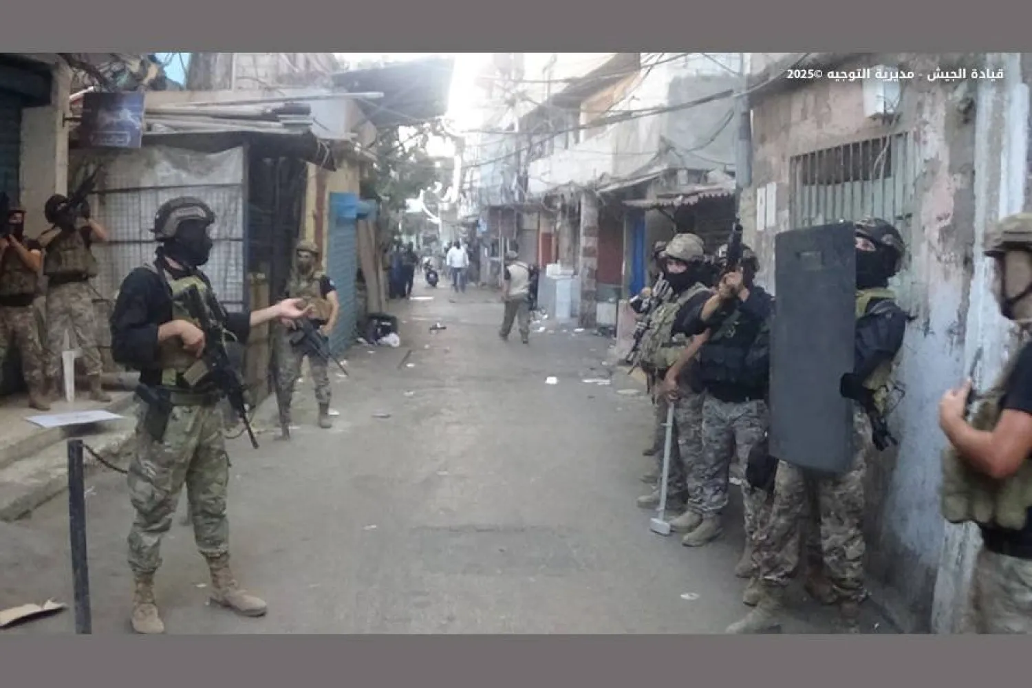 الجيش اللبناني خلال العملية في مخيم شاتيلا الجيش اللبناني ينفذ لأول مرة عملية أمنية داخل مخيم فلسطيني