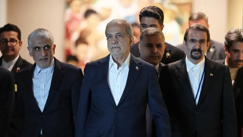 الرئيس الايراني الرئيس الايراني: سنختار العقوبات على ان نسلّم الأميركيين كلّ اليورانيوم