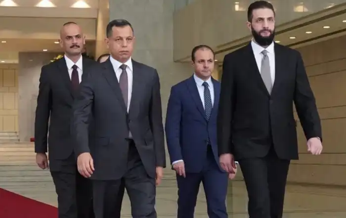 الرئيس السوري أحمد الشرع مستقبلاً رئيس جهاز المخابرات العراقية حميد الشطري