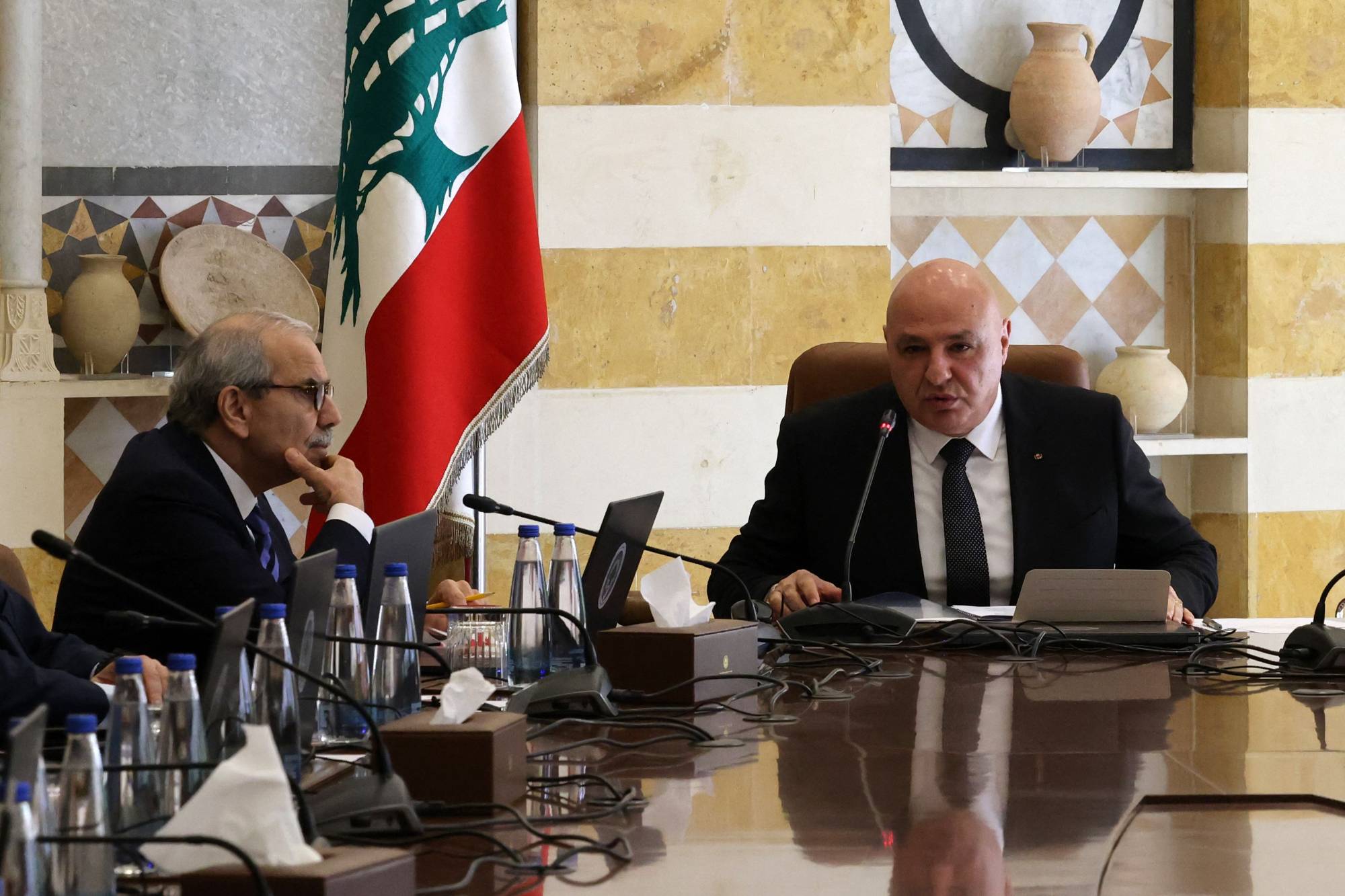 قائد الجيش في عين التينة، الحاج حسن: لم نُهزم، ورعد: لا تراجع عن السلاح