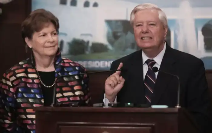 السيناتور ليندسي غراهام خلال زيارته بيروت