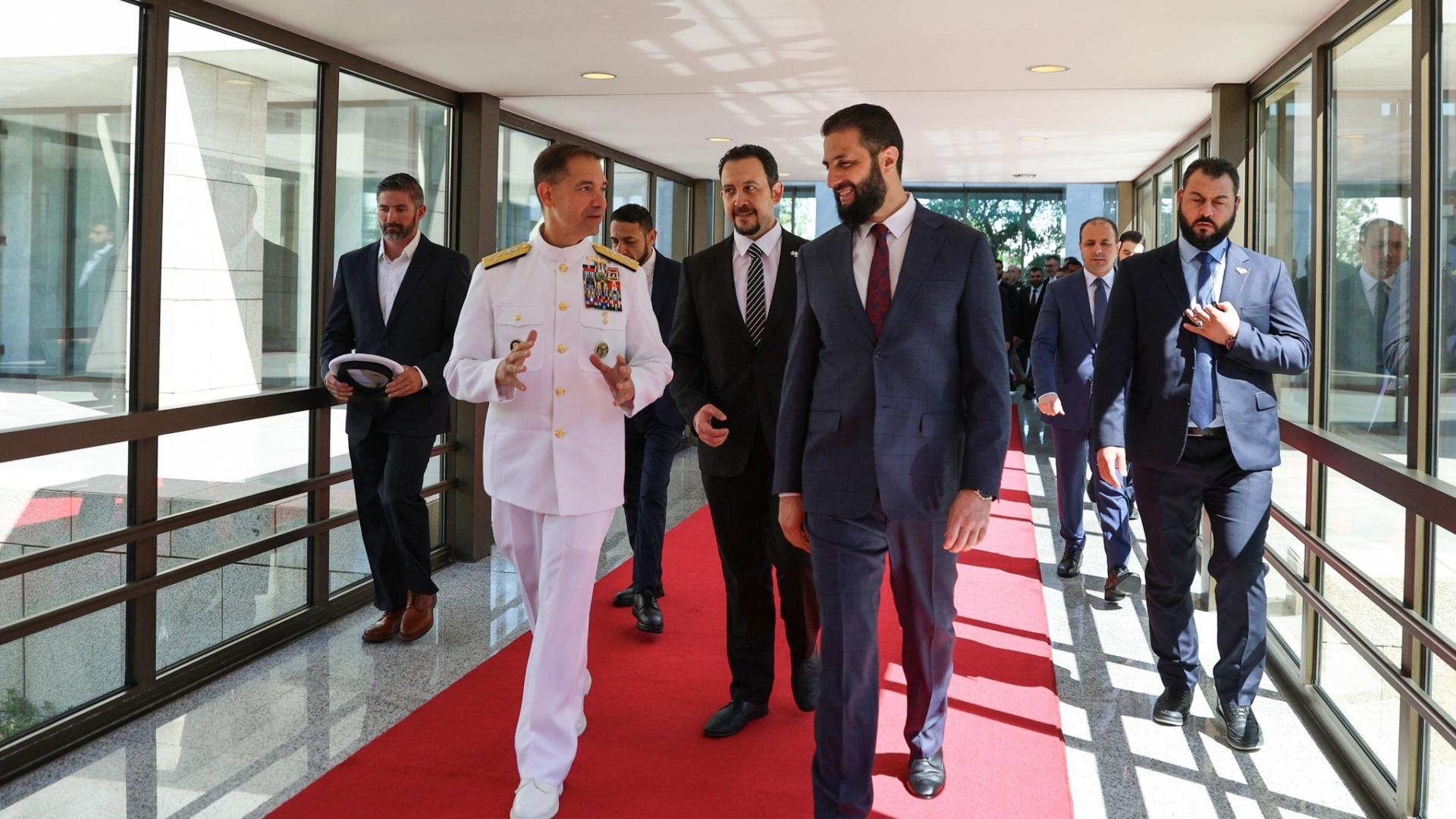 الشرع يستقبل وفدًا أمنيًا أميركيًا في قصر الشعب